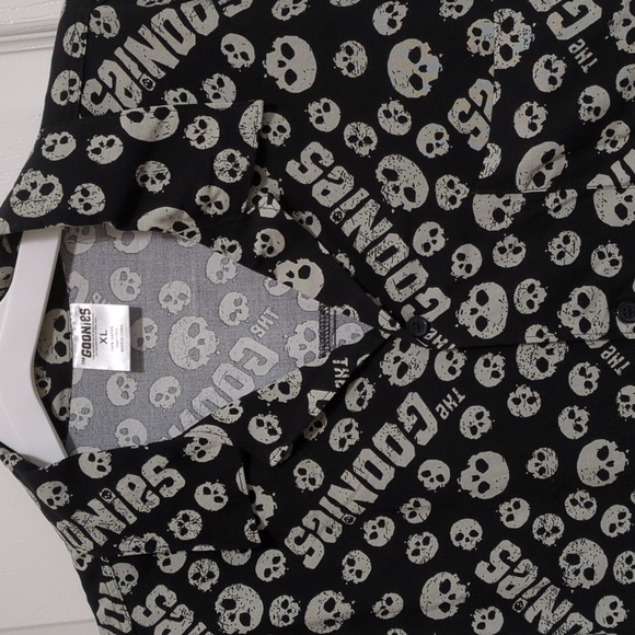 Men's Goonies Button Down Shirt Size XL - Picture 1 of 3
